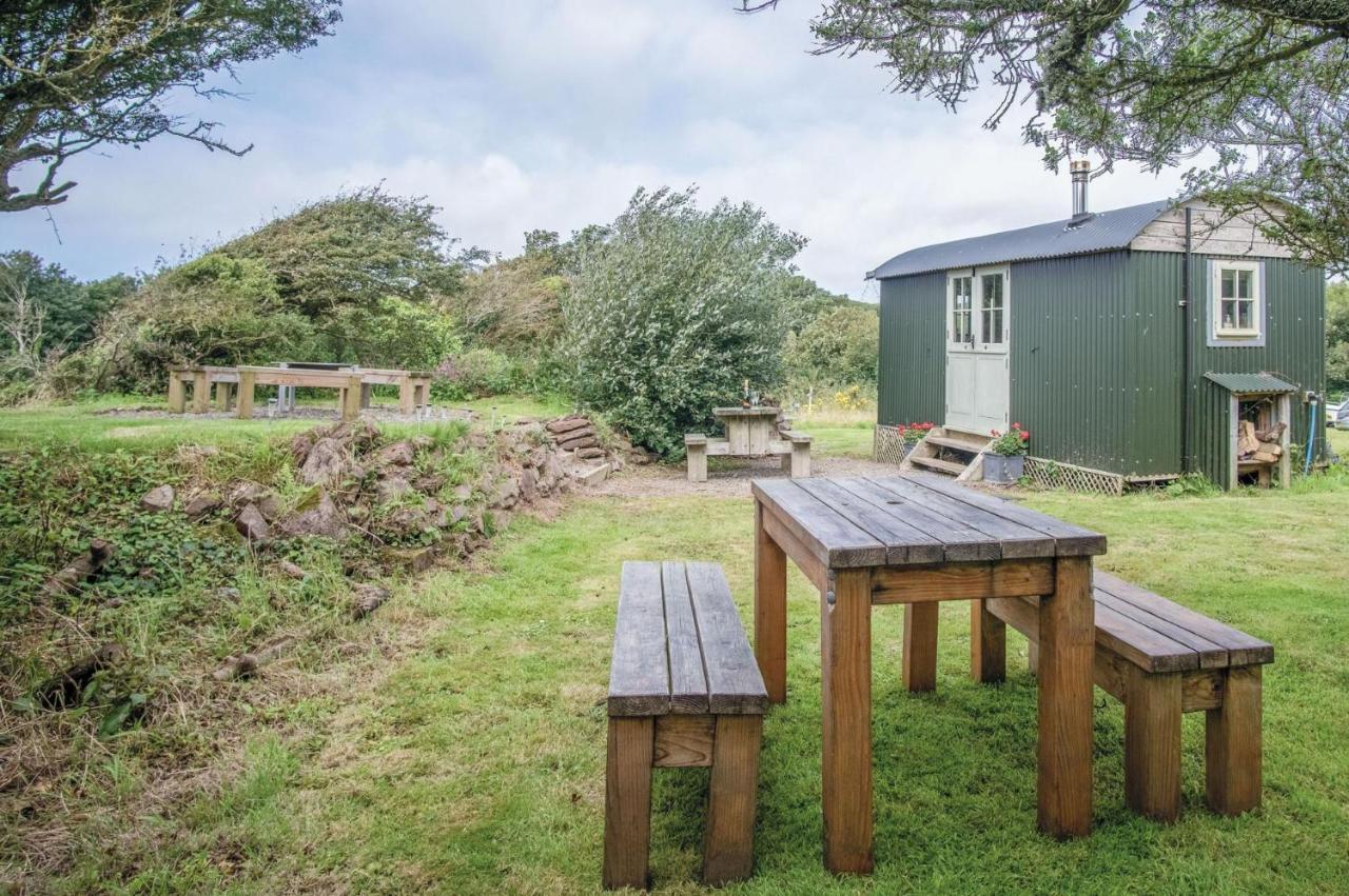 Haven View - 1 Bedroom Shepherds Hut - St Ishmaels Saint Ishmaels  Exterior photo